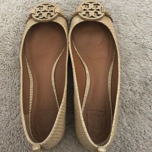 Tory Burch flats , barely worn in great condition